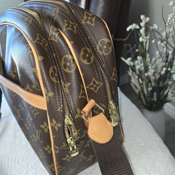 EUC Louis Vuitton Monogram Canvas Reporter GM - Picture 4 of 17